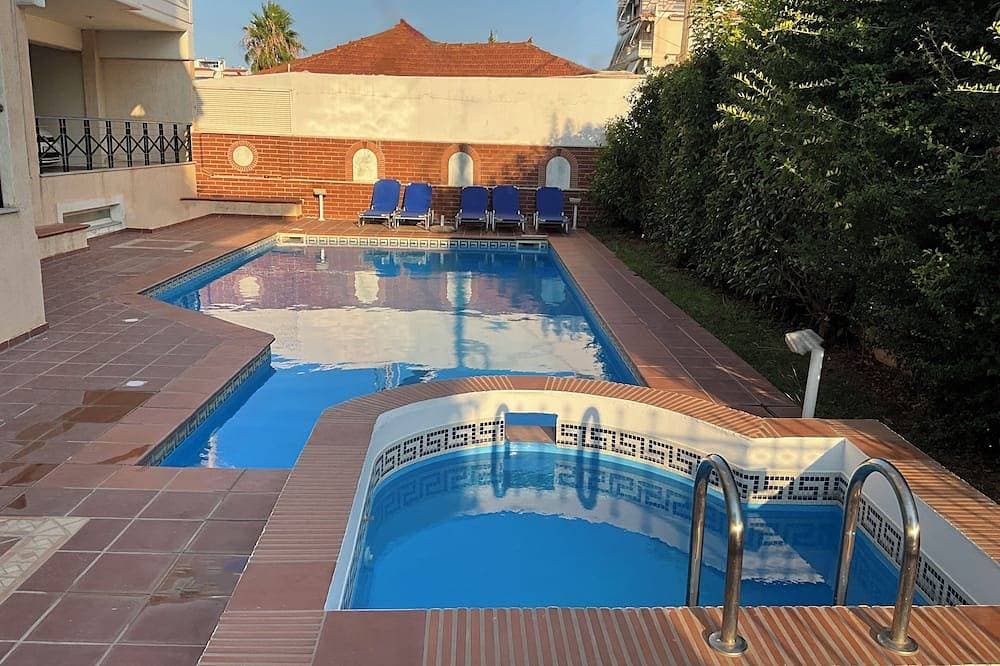 Luxury penthouse apartment with pool near to int airport Eleftherios Venizelos . 1