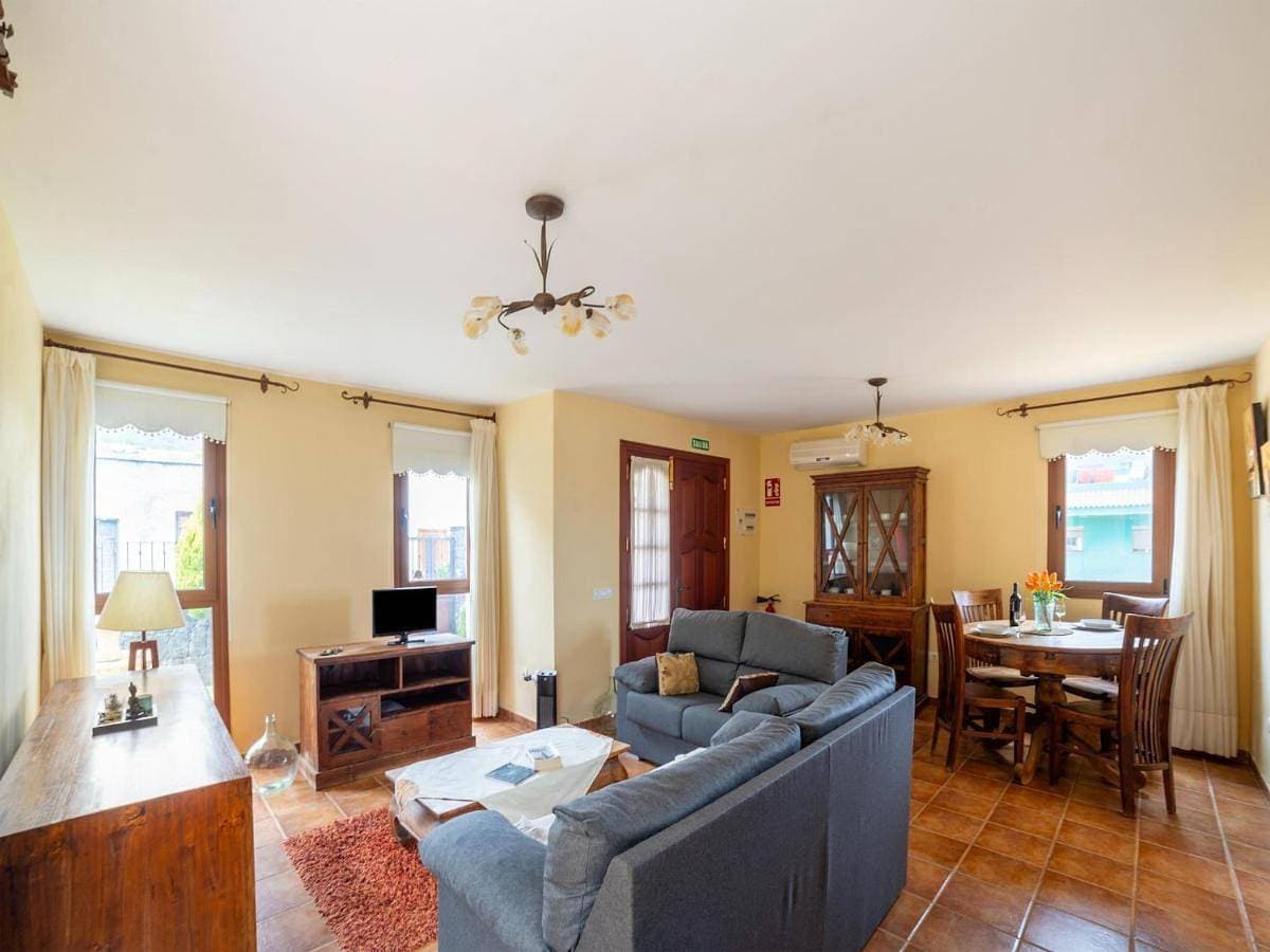 Foto 2 von 41: Three-Bedroom Holiday Home