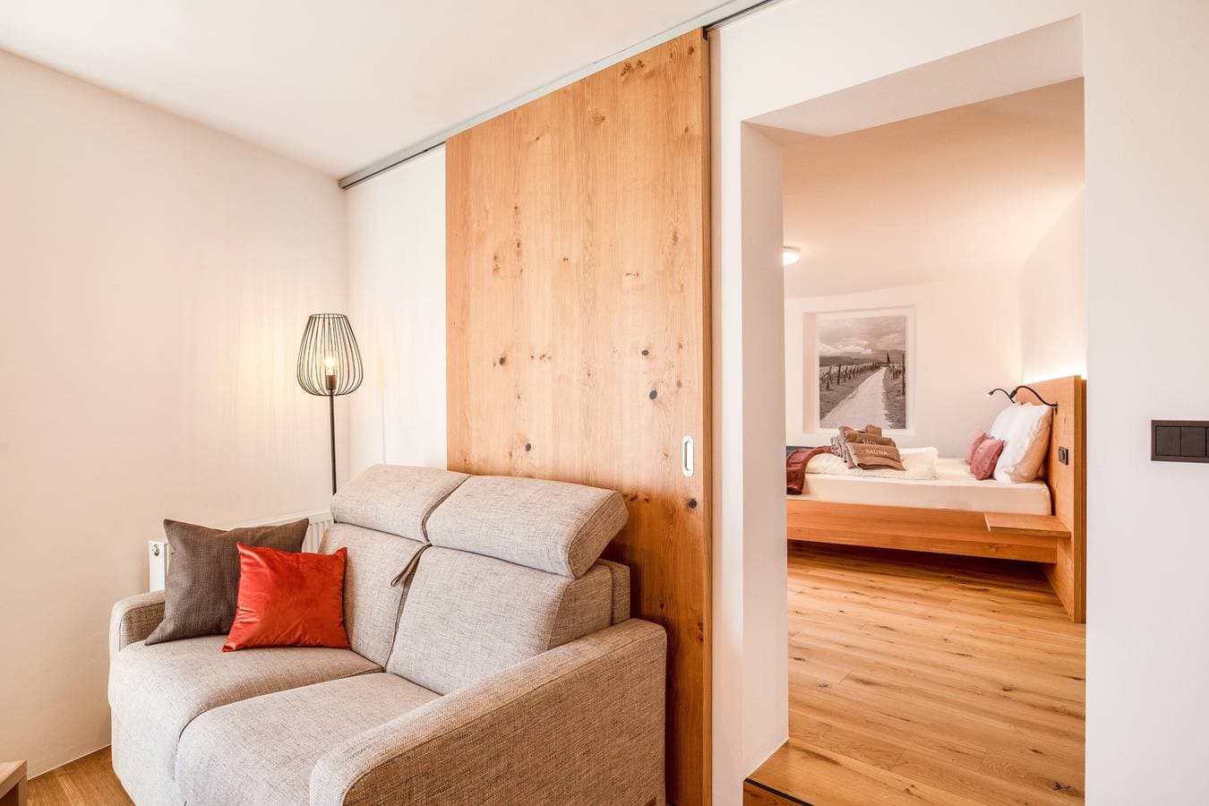 Foto 8 von 36: Brantenhof Design-Ferienwohnung "Vinea“ mit Gemeinschaftsgarten mit Sauna, Balkon und WLAN