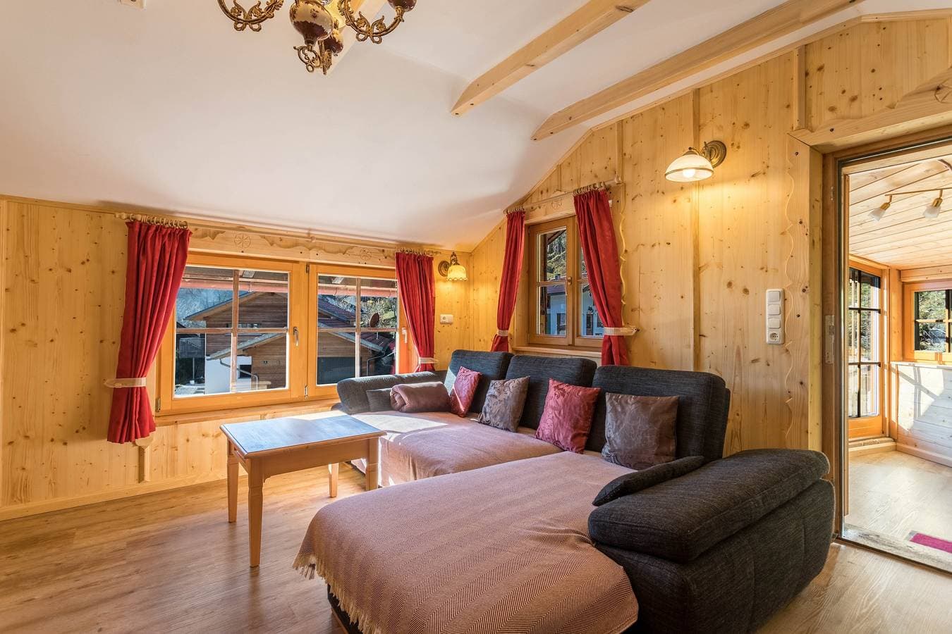 Foto 4 von 24: 2-stöckige Ferienwohnung 'Rubin' in der Nähe des Skilifts mit Bergblick, WLAN und Terrasse