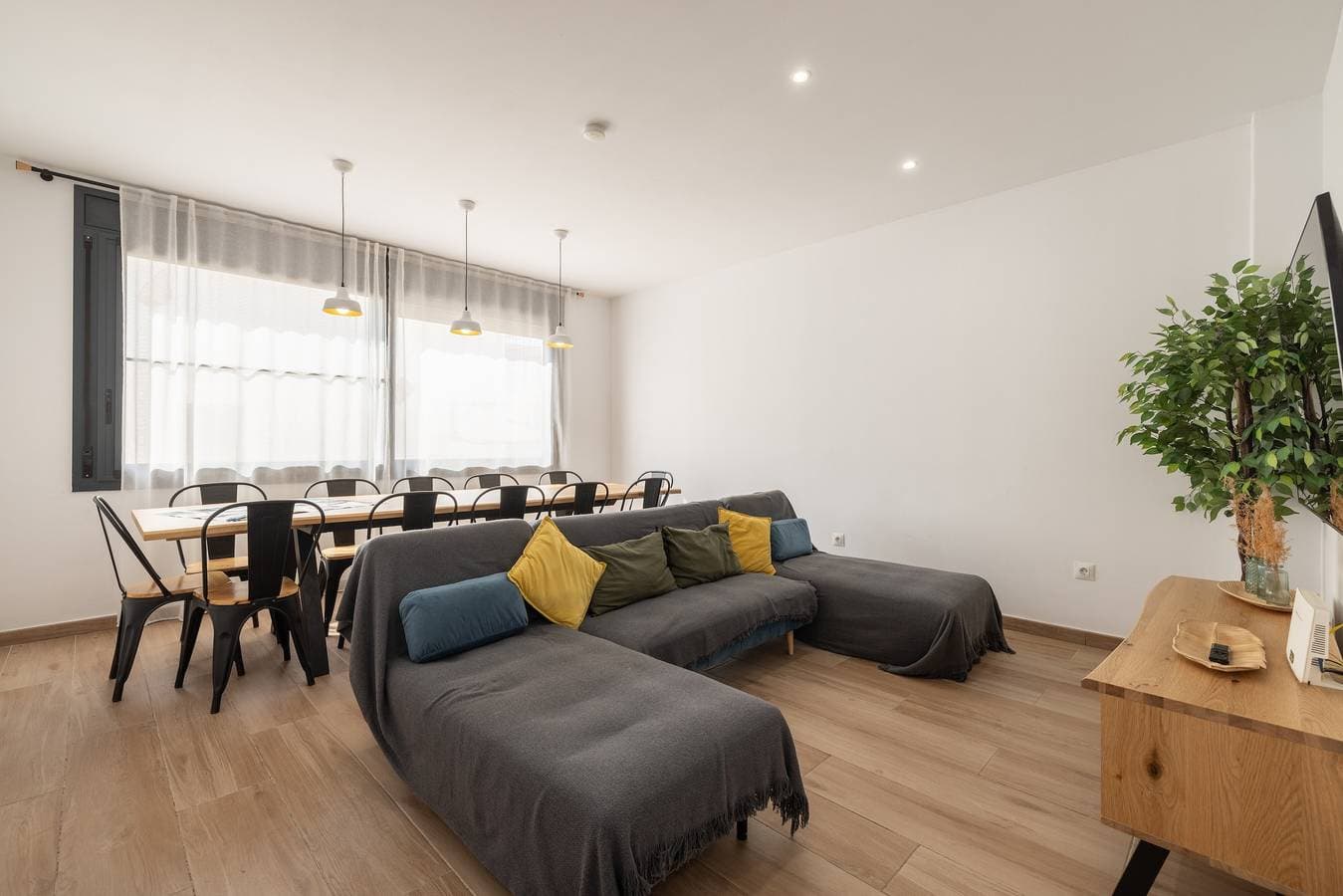 Foto 2 von 27: Ferienwohnung 'Les Carolines' mit privater Terrasse, Wi-Fi und Klimaanlage