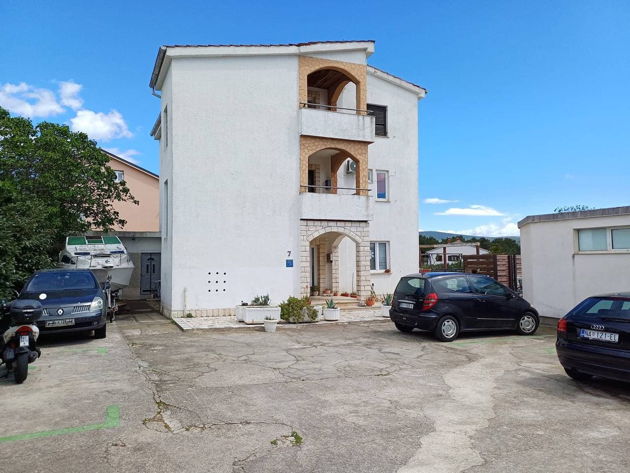 Foto 5 von 21: Charmantes, haustierfreundliches Studio Kika mit Meerblick in Krk