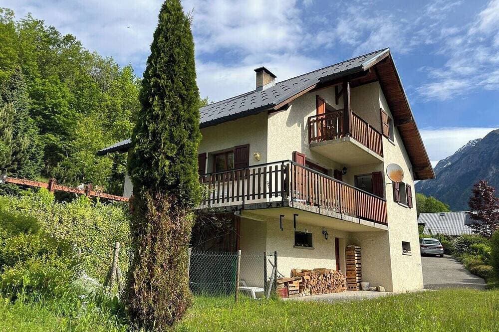 Charming Chalet - Sleeps 6 1