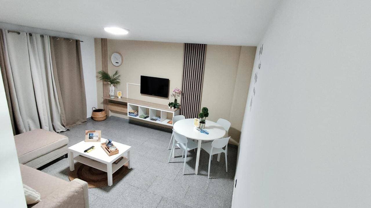 Foto 2 von 45: Two-Bedroom Apartment with Balcony and Sea View