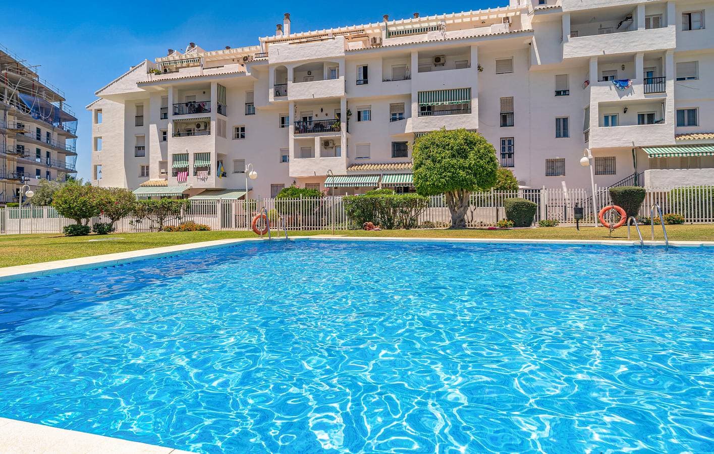 Foto 10 von 18: Luxus-Apartment mit Pool und Terrasse, 2,5 km von Playas del Duque entfernt