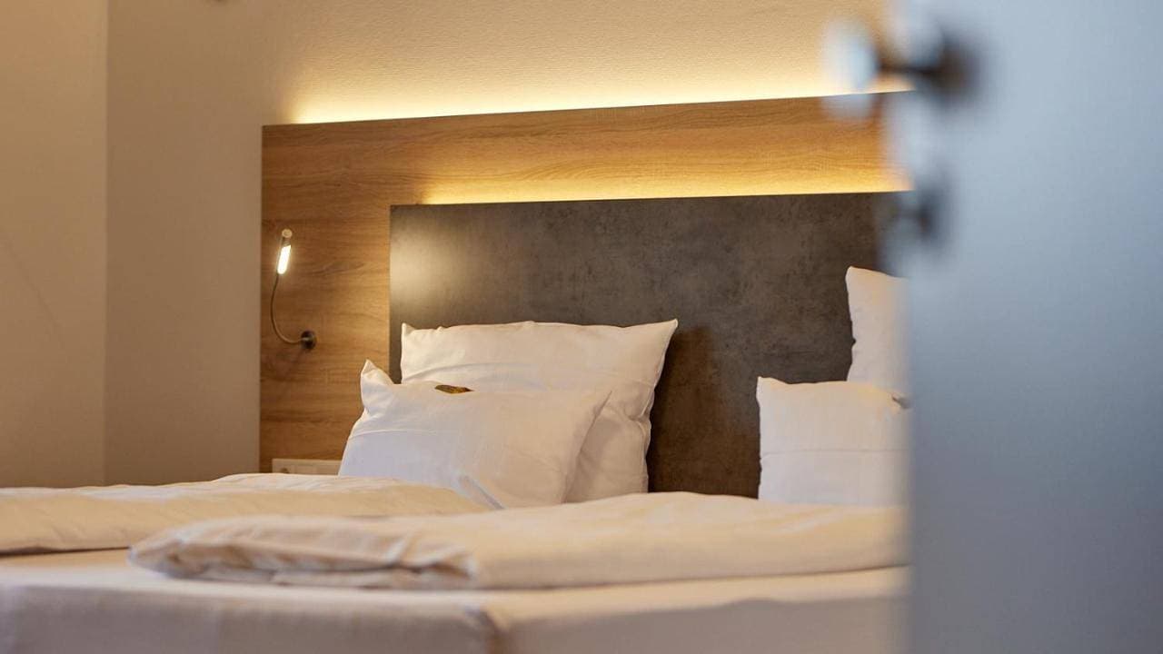 Moselhotel Weinhaus Simon `Sauna`Restaurant`ELadesäule 1