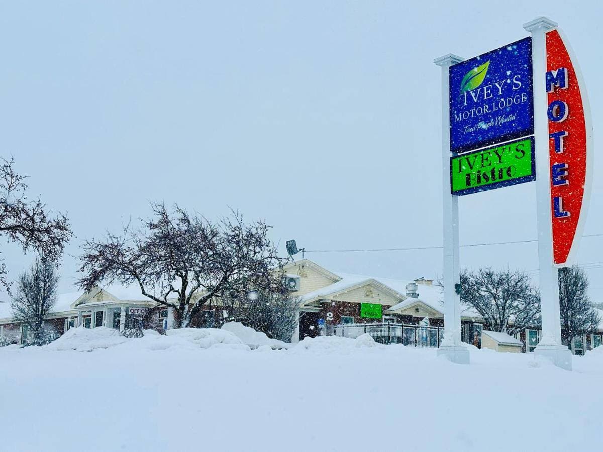 Ivey's Motor Lodge 1