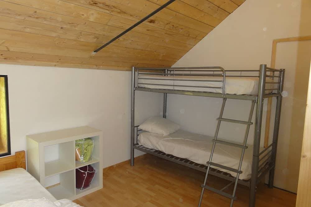 Foto 4 von 25: Embrun Apartment Typ 3 Mansardé, Private Tennis in einem Park von 2 Hektar