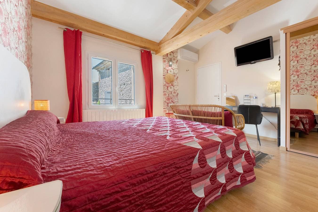 Foto 2 von 33: Gästezimmer Le Cocon – Rotes Zimmer