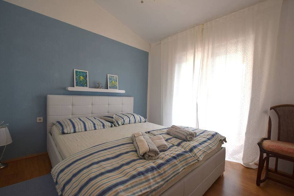 Foto 3 von 12: 2-Zimmer-Ferienwohnung mit Terrasse Pinezici, Krk
