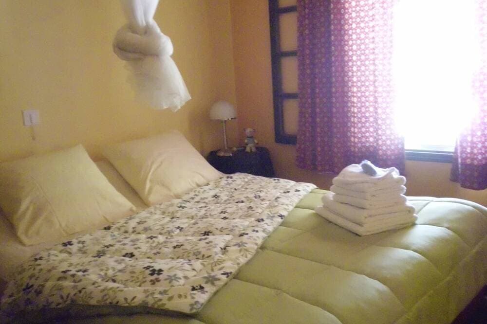 Foto 3 von 30: Calme Absolu sur 15 Hectares Privés en Colline, Animaux Admis, Piscine Chauffée