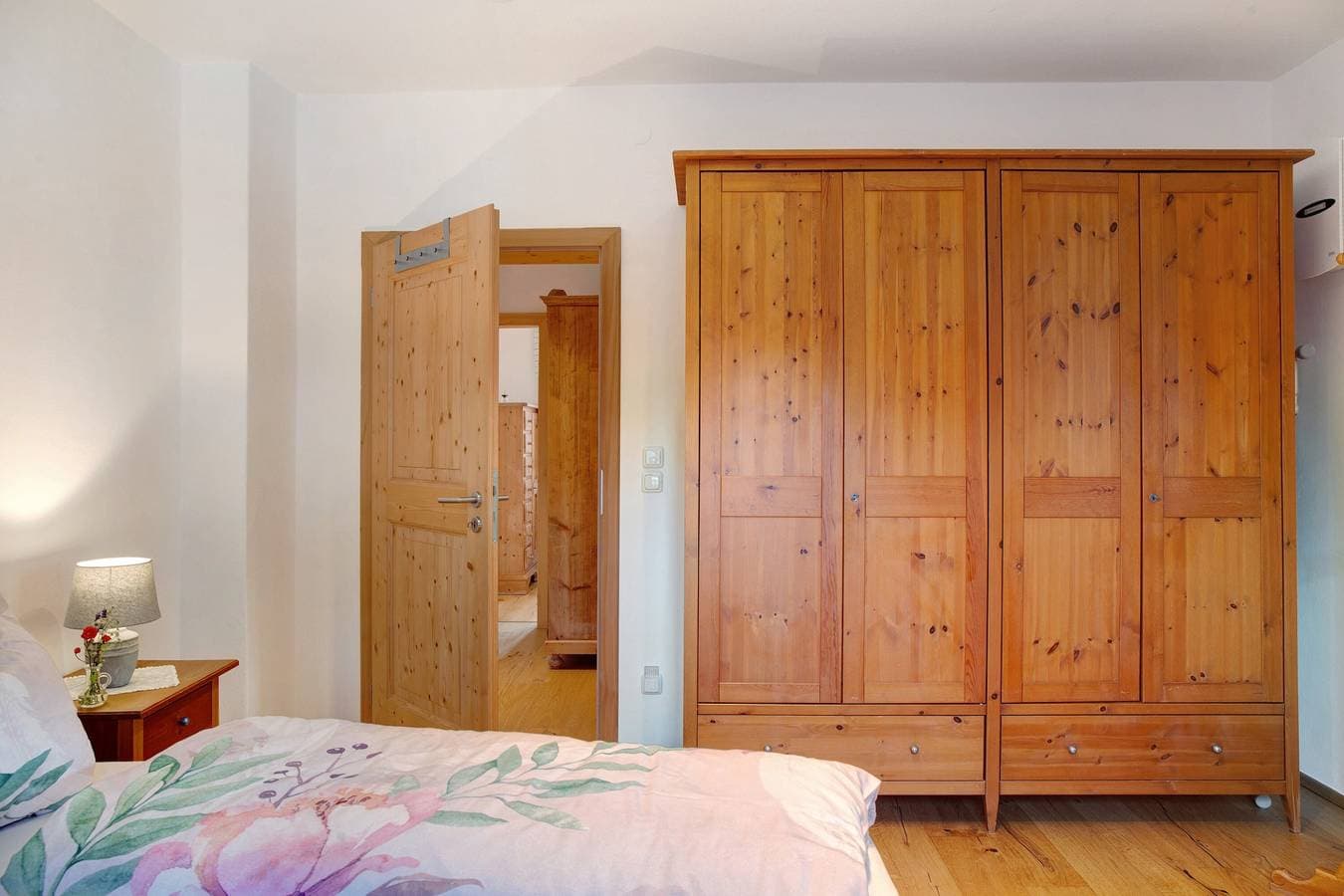 Foto 13 von 28: Ferienwohnung Zugspitzblick mit Bergblick, Garten und WLAN