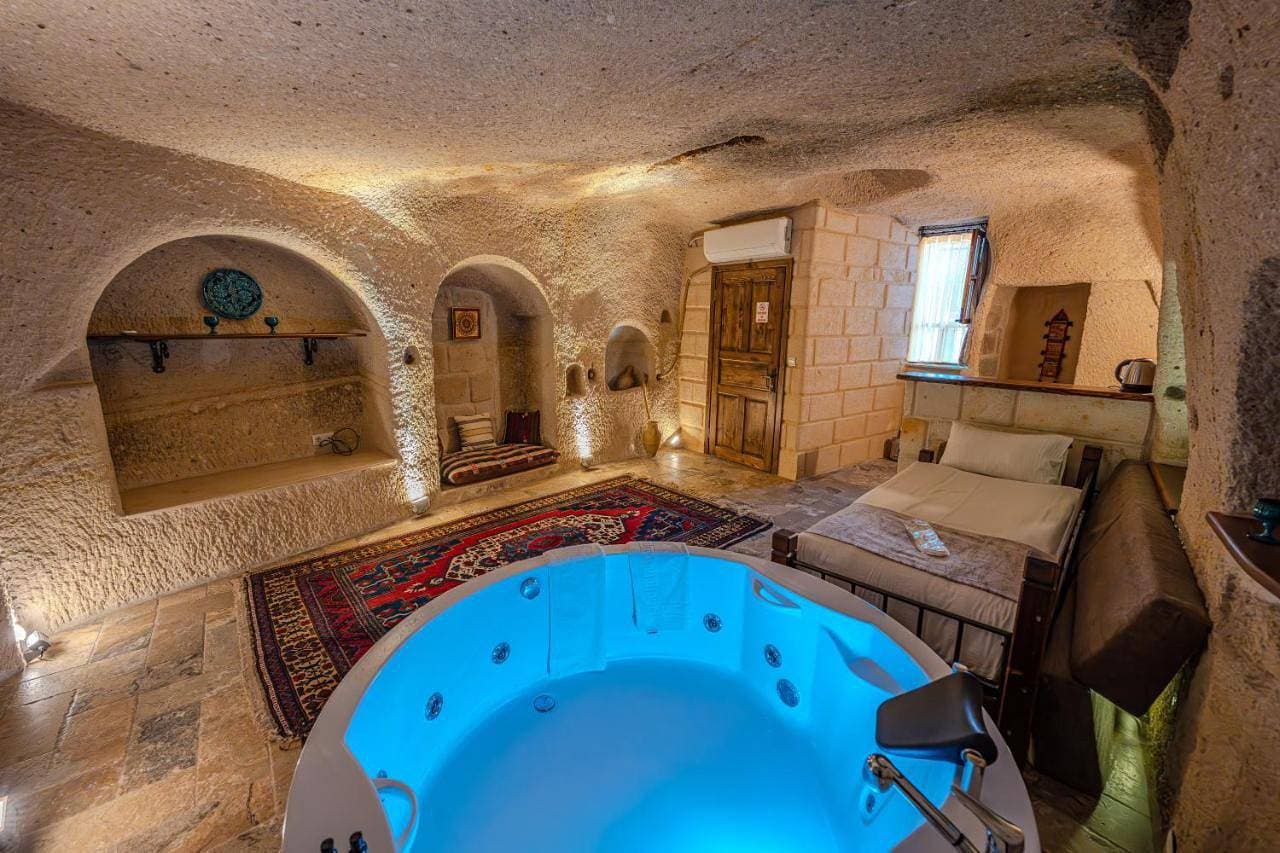 Foto 9 von 22: King Suite with Jacuzzi 201