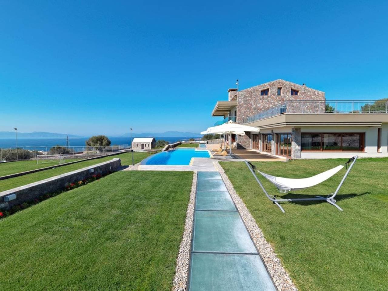 Foto 5 von 45: Villa für 16 Personen mit Balkon