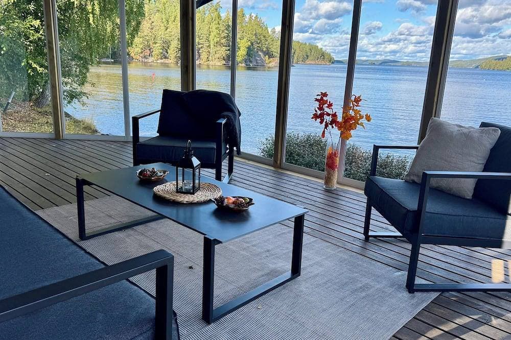 Waterfront house in Bengtsfors 2.5 km from stores and trailer ramp 1