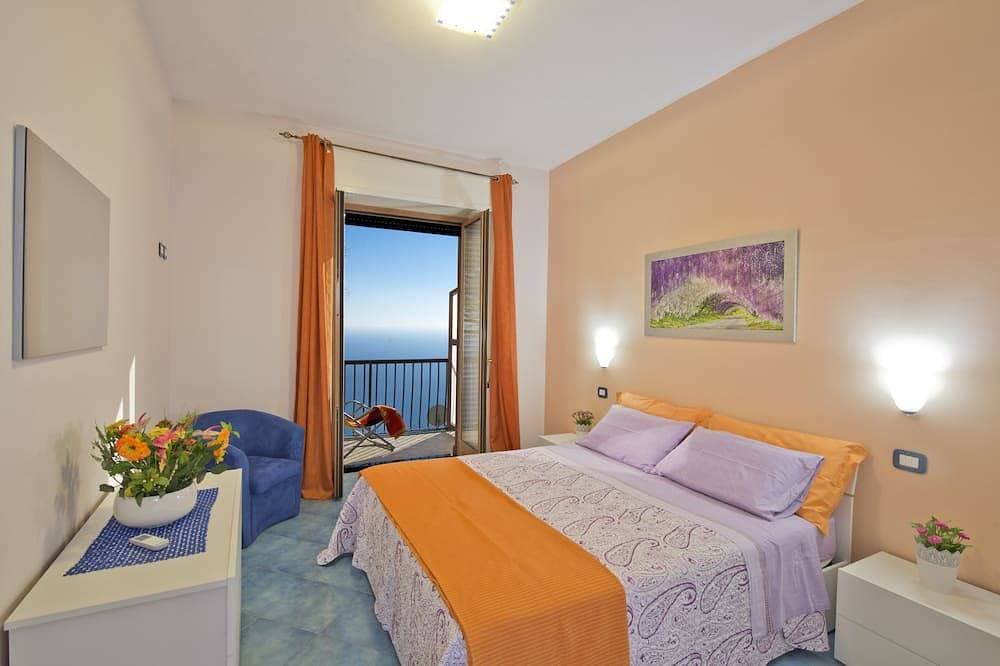 Foto 3 von 17: Zaffiro apartment with panoramic sea view between Amalfi and Positano