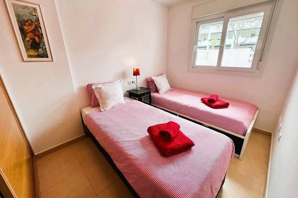 Foto 3 von 23: 3 Bedroom Apartment on Golf Resort with Pool