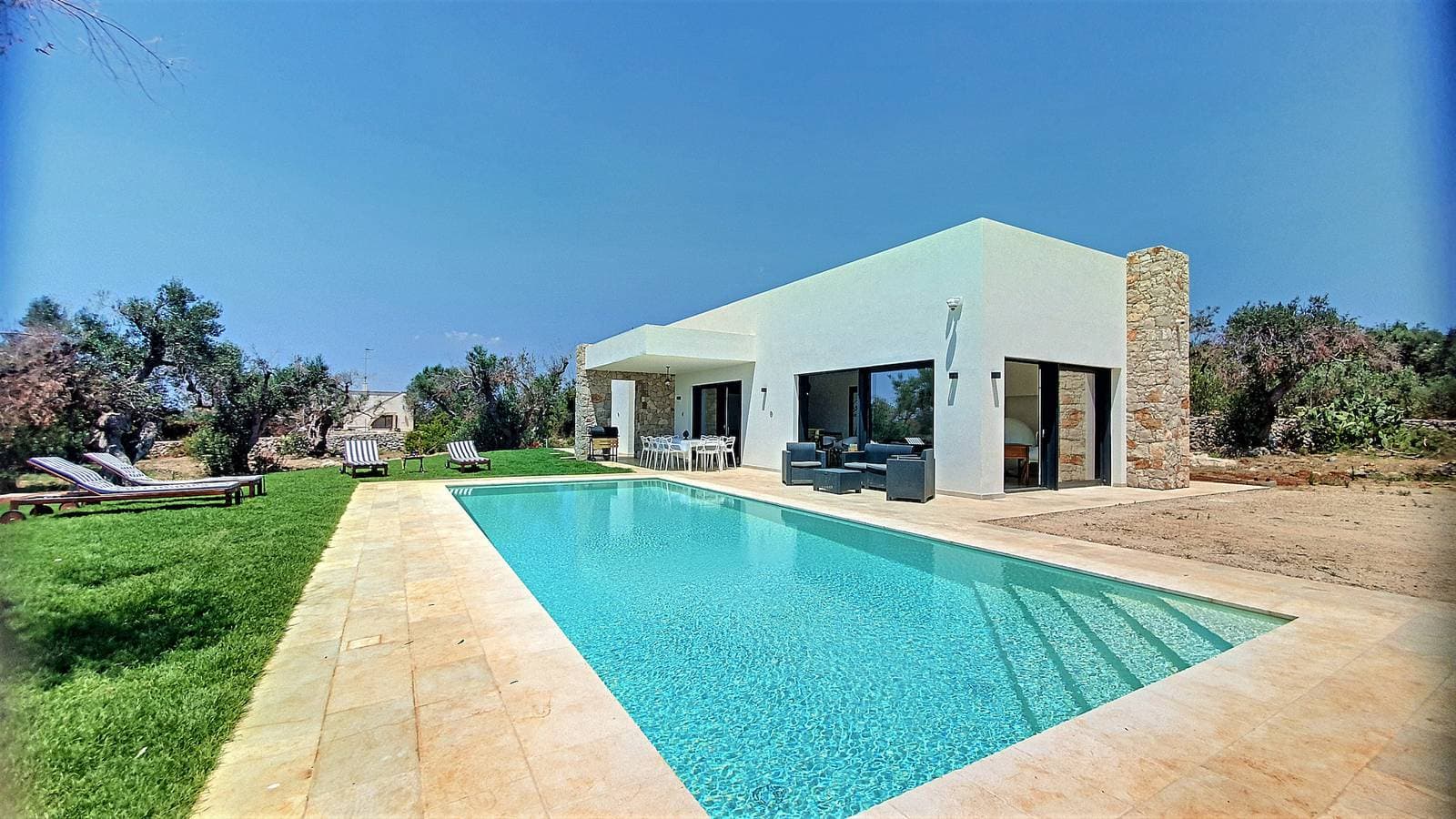 Moderne Traumvilla m. beheiztem Pool, 1km vom Meer 1