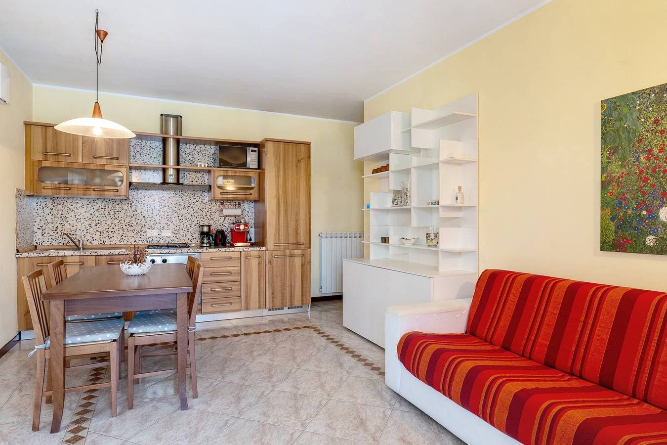Foto 10 von 25: Apartment 'Giglio Sirmione' mit Gemeinschaftspool, WLAN und Klimaanlage