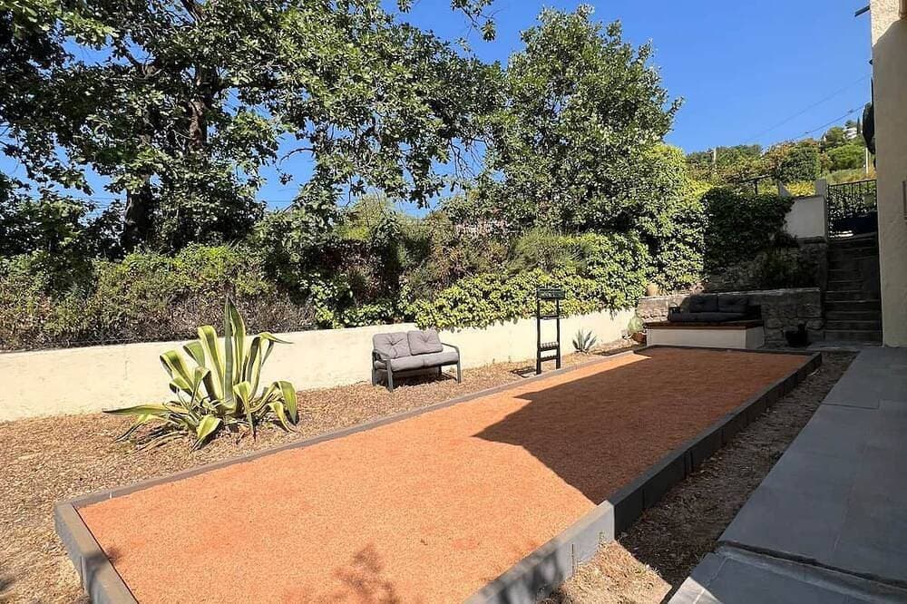 Foto 8 von 16: Private Apartment in a Villa with a Pool