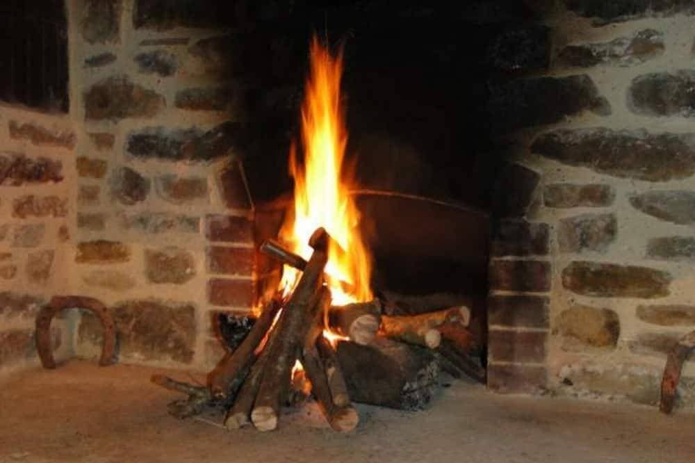 Foto 8 von 16: Ökologisches Haus in der Normandie mit Kamin