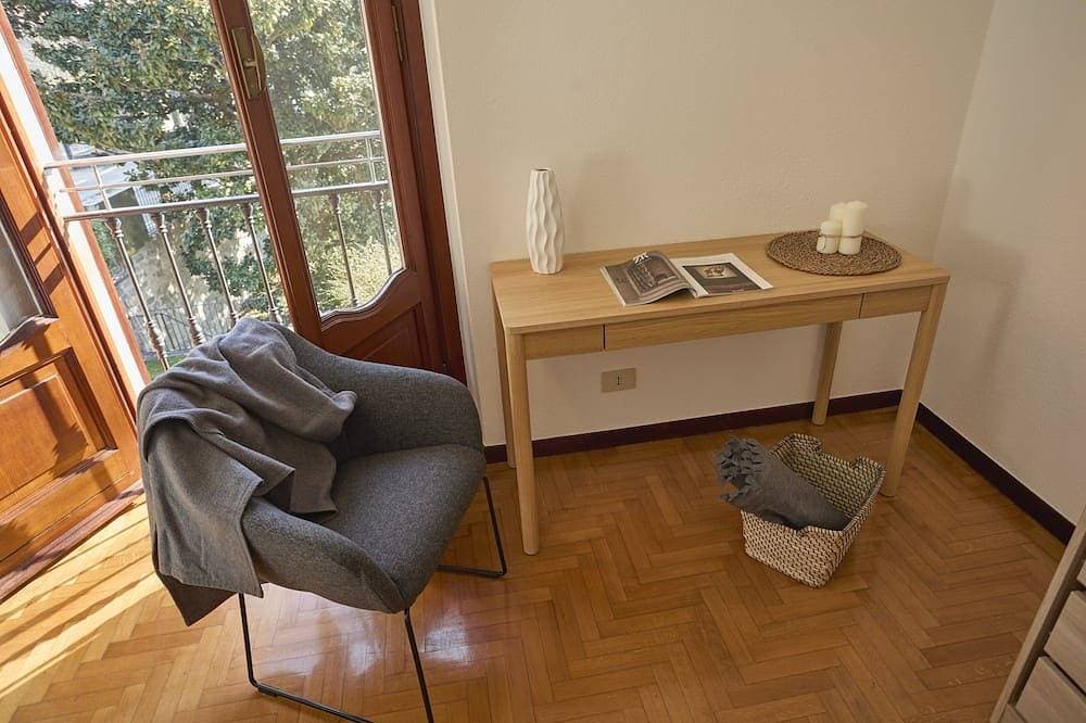 Comfortable lakefront family apartment 1