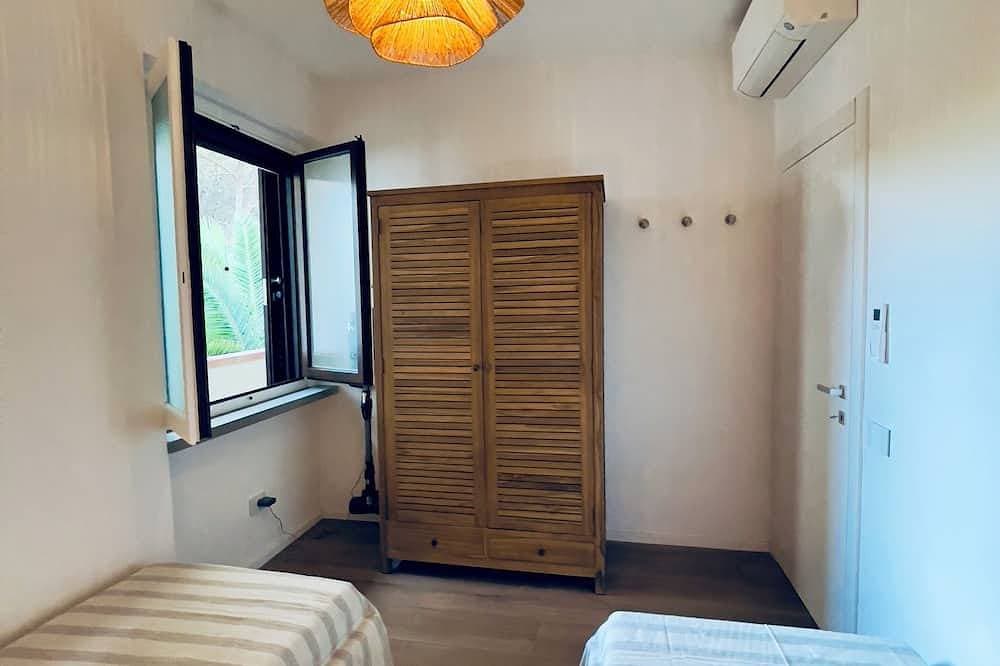 Foto 7 von 30: Apartment Nestled in pine forest, Beach within walking or biking distance