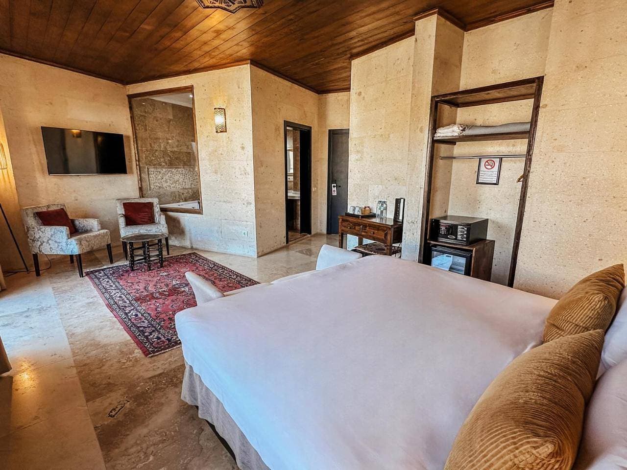 Foto 7 von 16: Deluxe Suite with Spa Bath