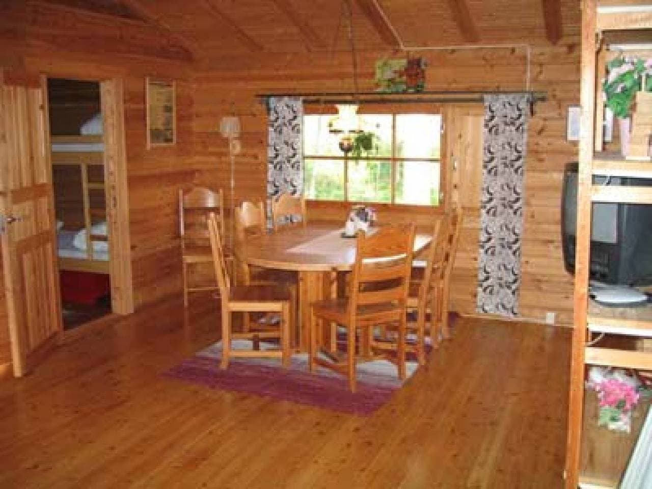 Foto 4 von 11: Gemütlich rustikales Ferienhaus mit Seeblick