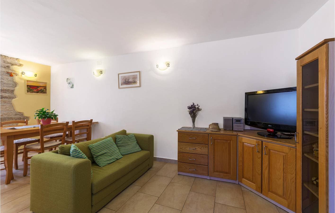 Foto 6 von 23: Charmante Ferienwohnung mit Terrasse, 2 km von der Küste und 100 m vom Restaurant entfernt