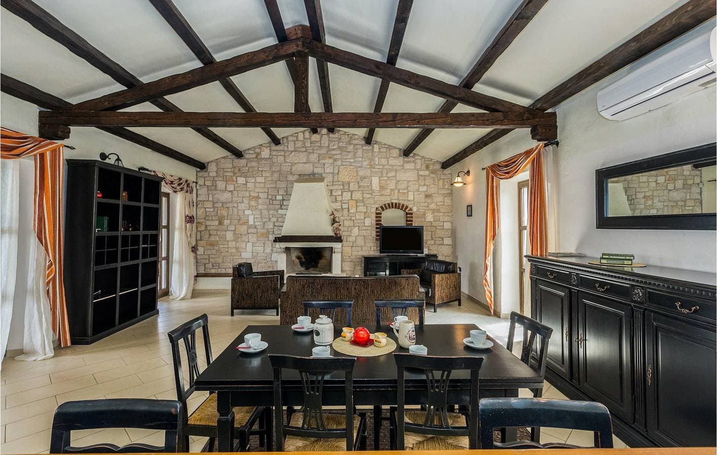 Foto 7 von 35: Geräumige 23 m² große Wohnung mit Pool, Parkplatz und WLAN