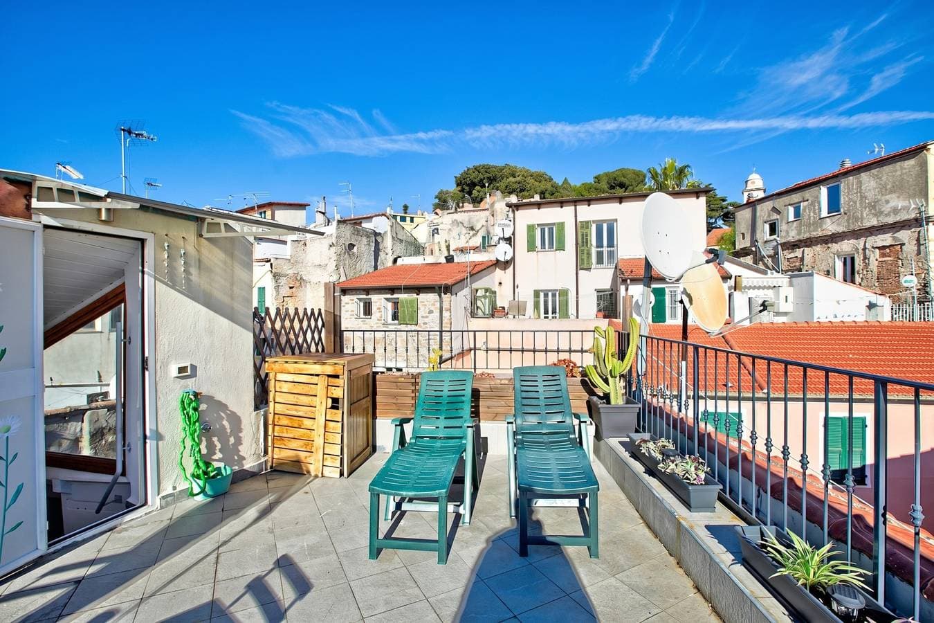 Foto 10 von 23: Un Terrazzo Nella Pigna, Sea-View Terrace