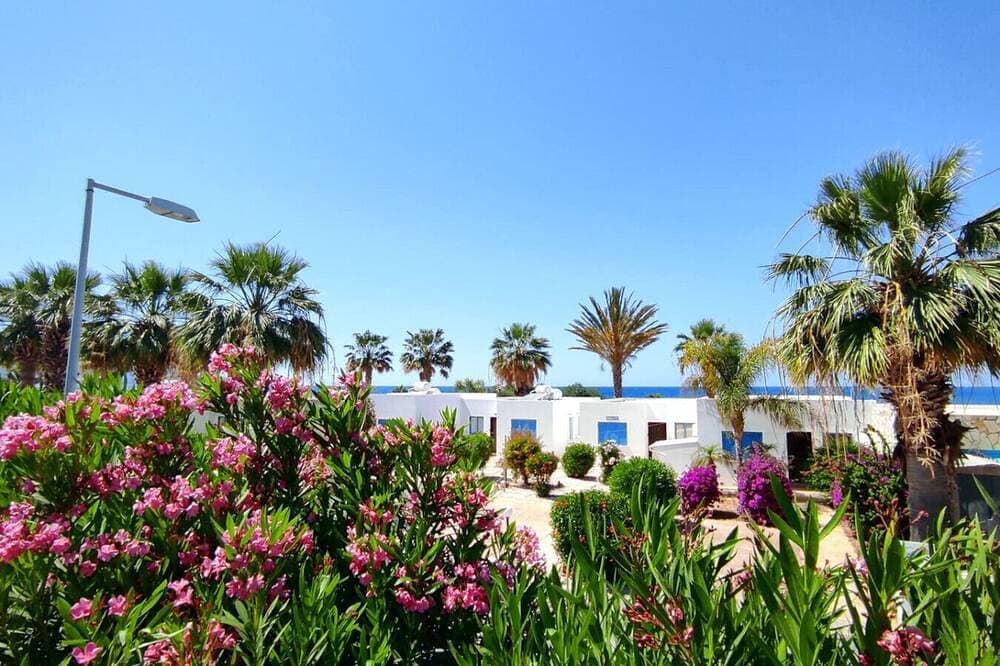Foto 7 von 13: A charming bungalow with sea views and within 100 meter from the beach!