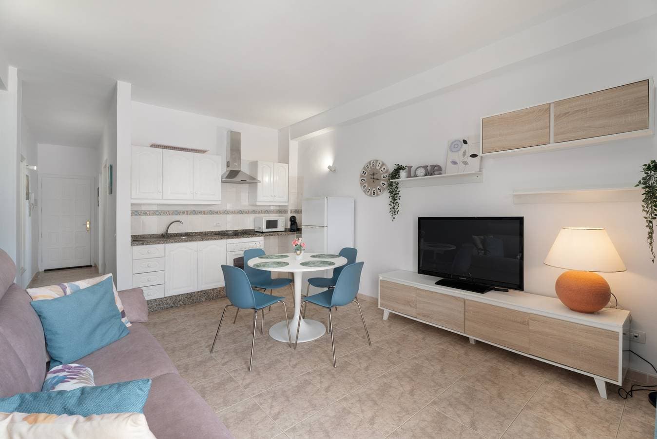 Foto 8 von 21: Ferienwohnung 'Los Cristianos One-bedroom' mit privatem Pool, Balkon und Wi-Fi