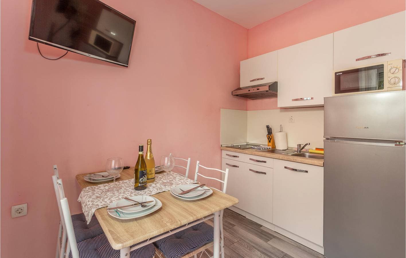 Foto 13 von 38: Gemütliches Apartment mit Meerblick, Terrasse, WLAN und Parkplatz – in der Nähe des Hundestrands