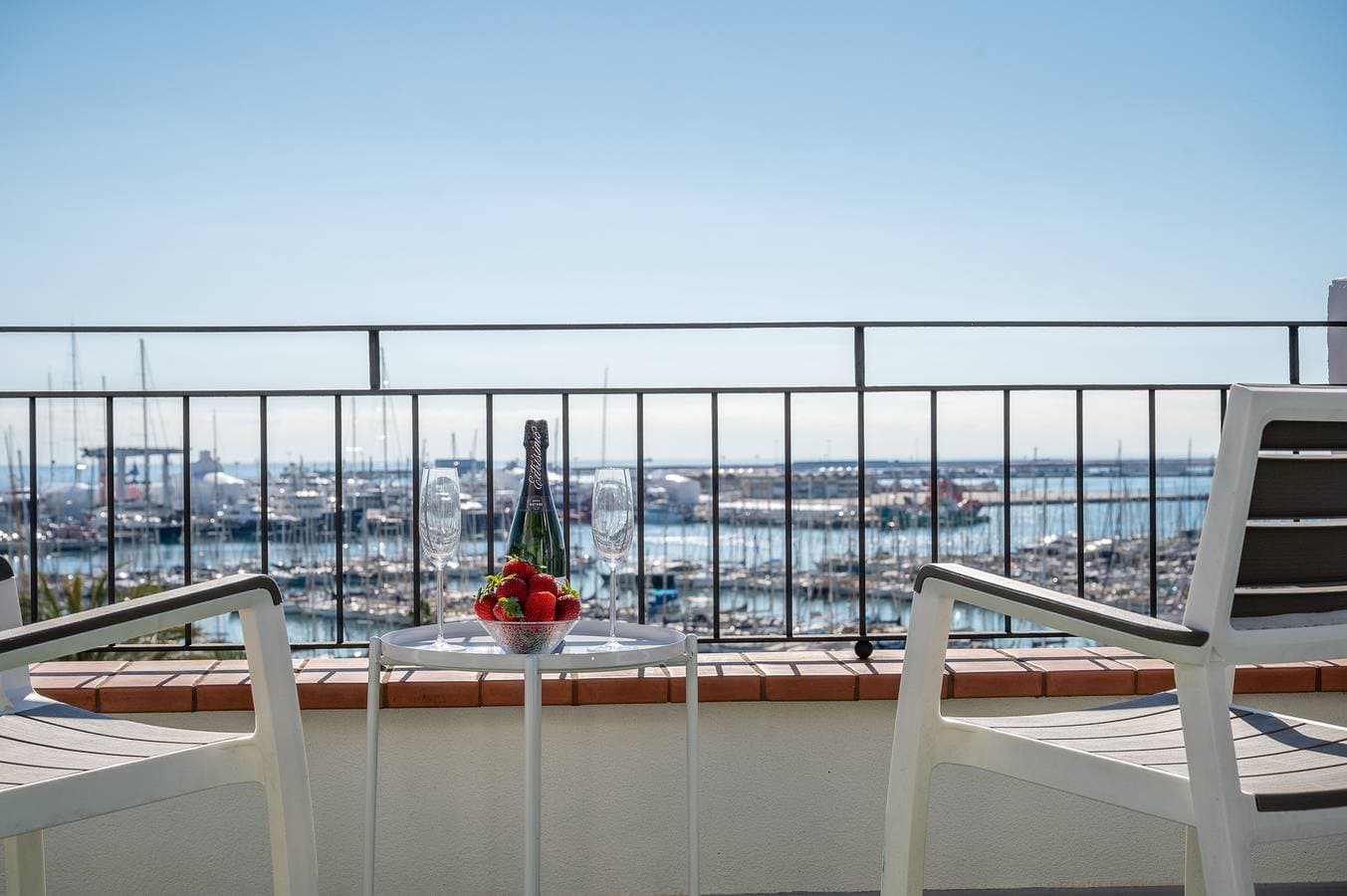 Foto 5 von 30: Moli 37 House - Port View Terrace by PriorityVilla