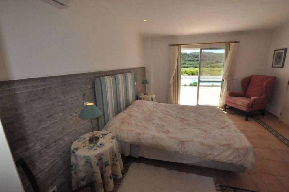 Foto 2 von 15: Villa with 3 bedrooms, 3 bathrooms, ac, wifi. Parking.