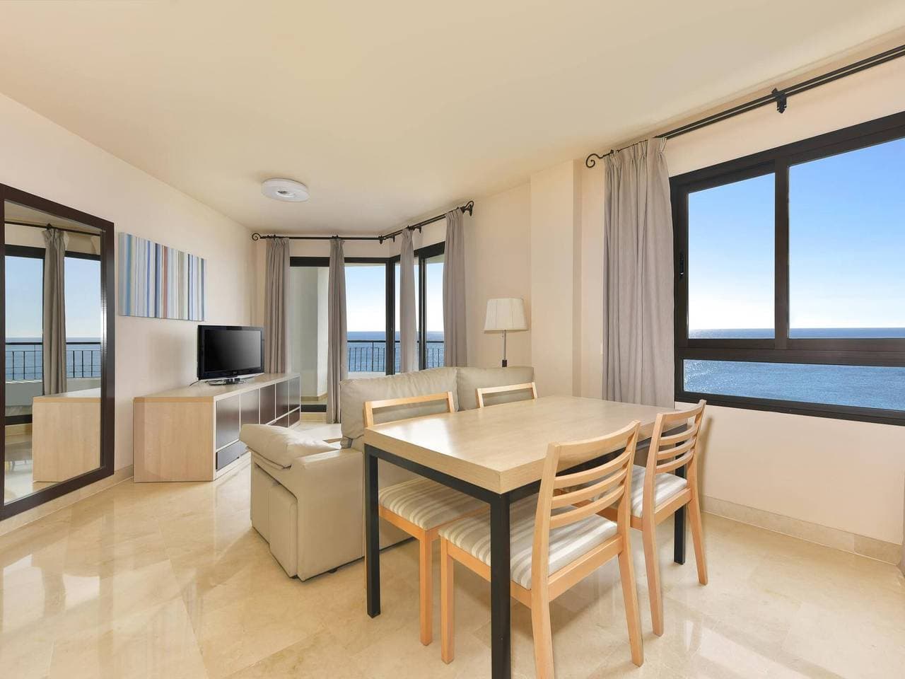 Apartamento Vista mar frontal con parking 1