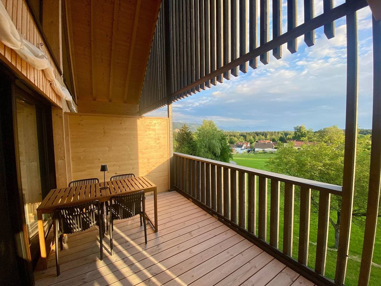 Foto 9 von 47: Ferienwohnung 'Noir' mit Bergblick, Balkon und Wi-Fi
