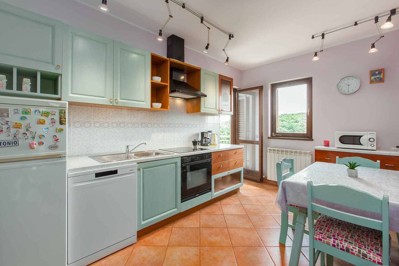 Foto 7 von 24: Ferienwohnung mit Klimaanlage und Balkon