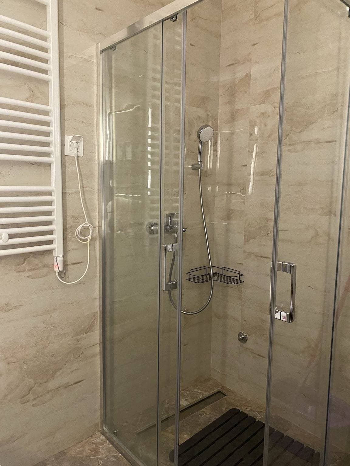 Foto 11 von 18: Neues, komplett ausgestattetes Apartment mit Spa, Innenpool und Parkplatz!!