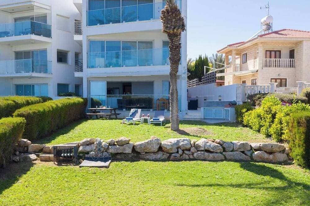 3-Zimmer-Wohnung am Sandstrand von Ayia Triada 1