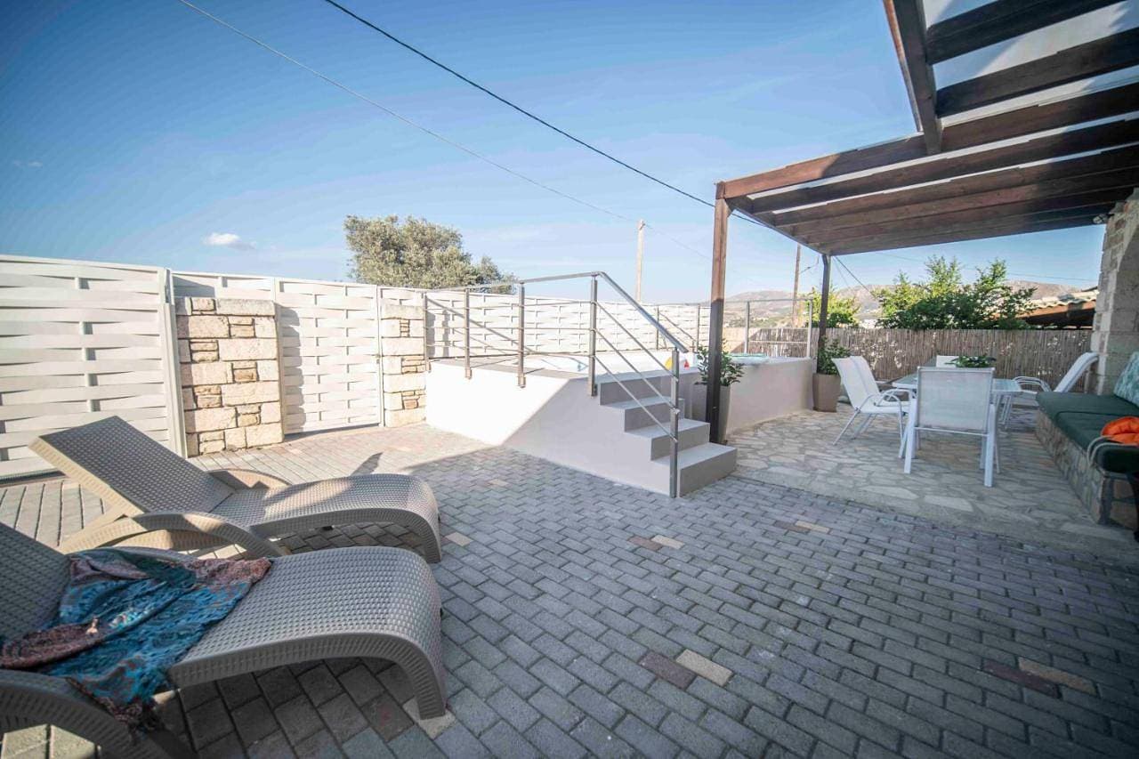 Foto 5 von 111: Three-Bedroom Villa