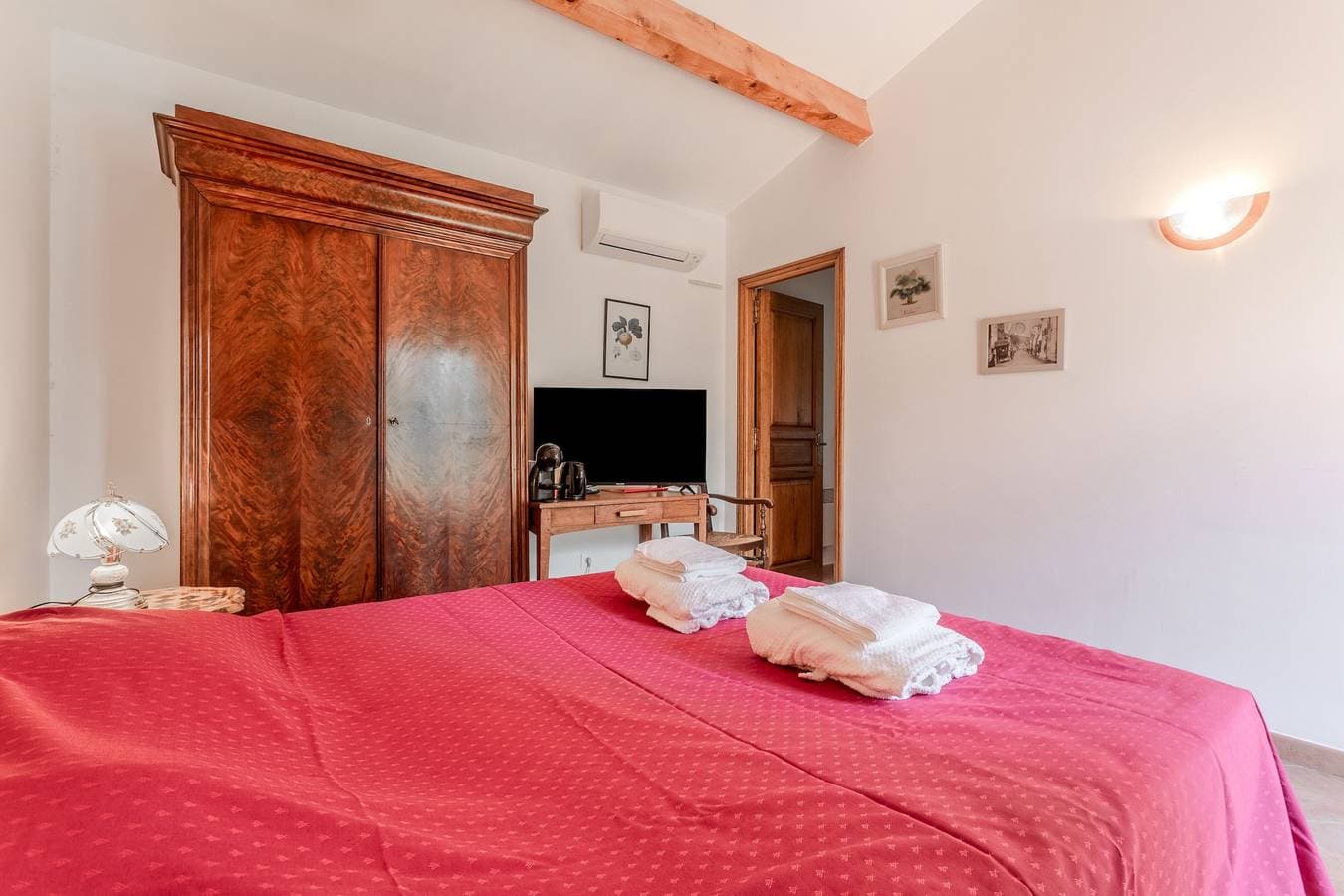 Foto 9 von 24: Zimmer "Cigale" mit Gemeinschaftspool, WLAN und Klimaanlage