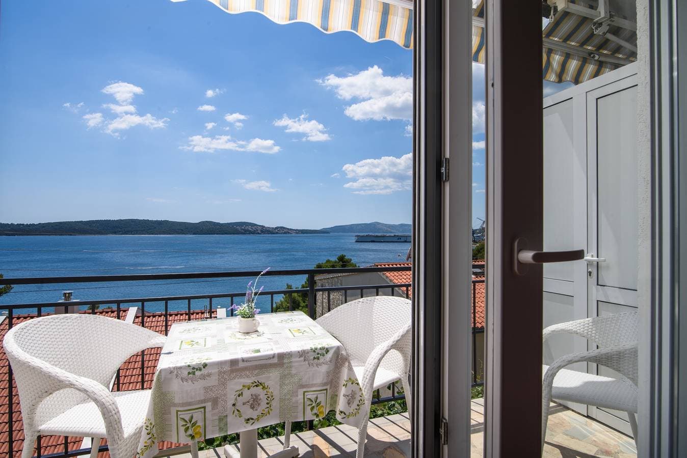 Foto 9 von 35: Ferienwohnung für 4 Personen mit Meerblick