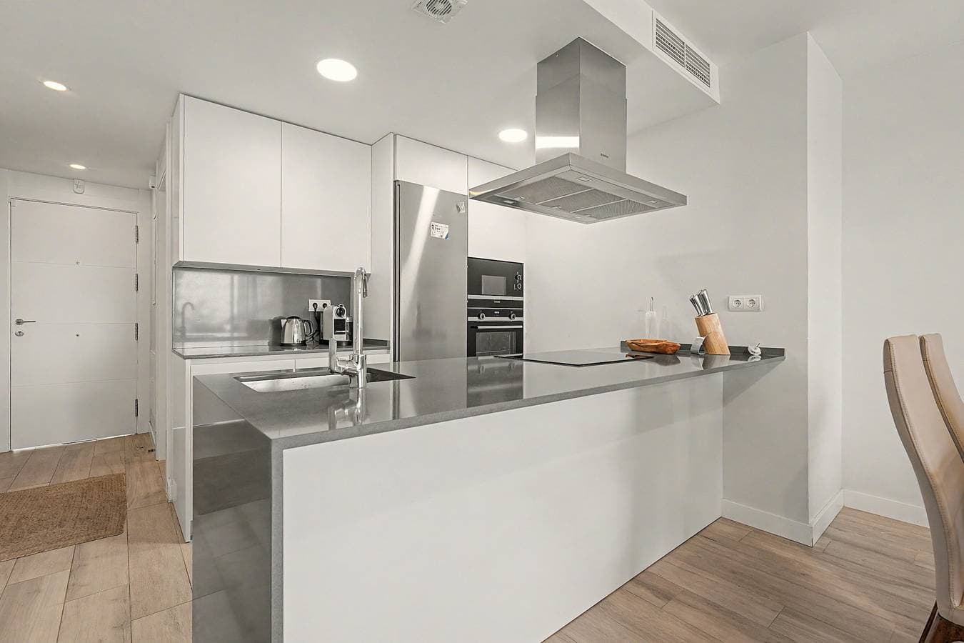 Foto 5 von 22: Apartment 'In Inbisa' mit Meerblick, WLAN und Klimaanlage