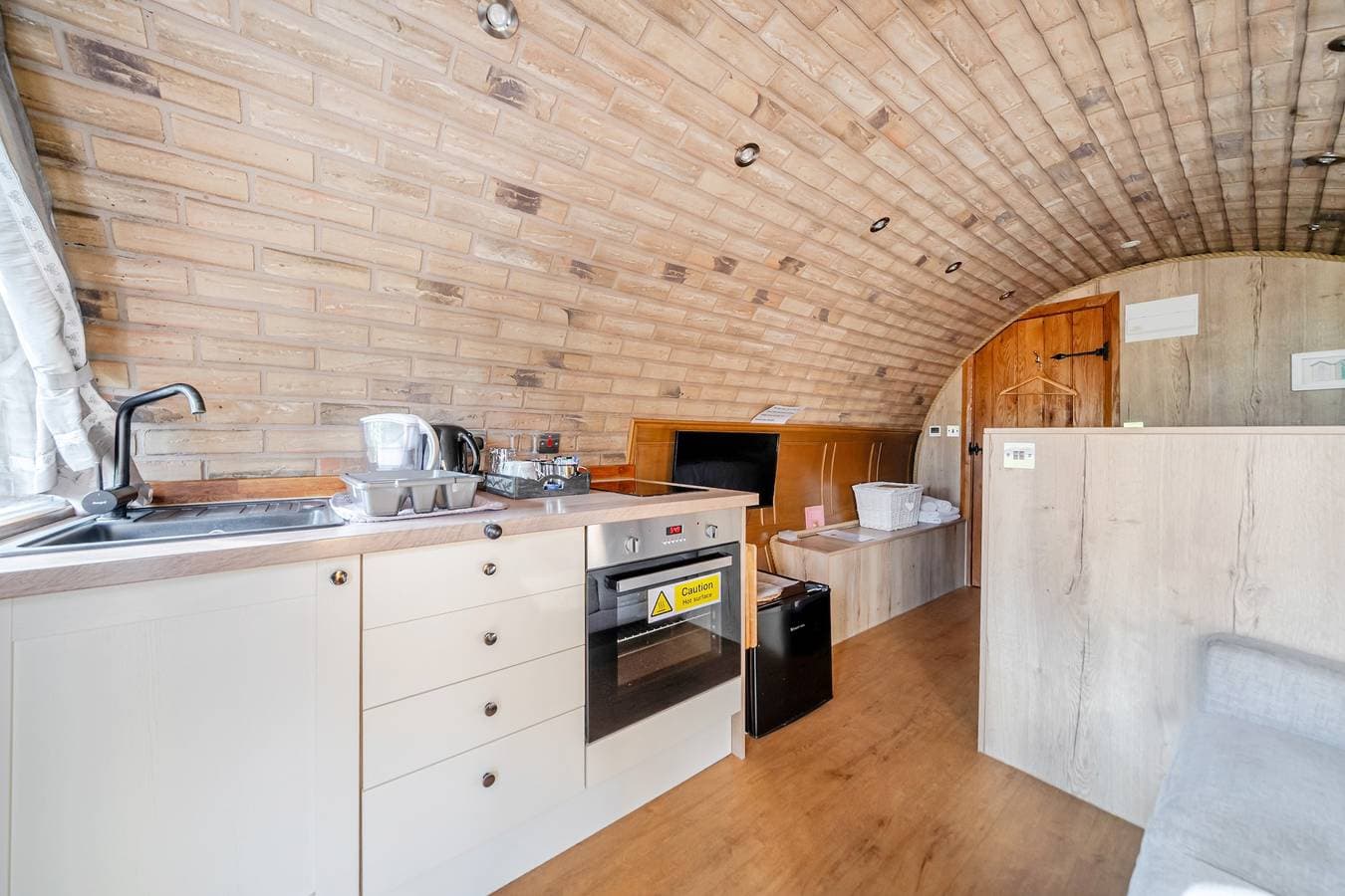 Foto 4 von 13: Blockhütte für 2 Personen mit Terrasse