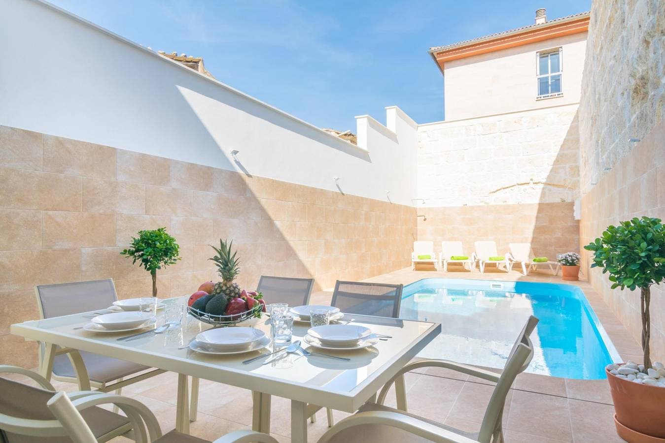 Foto 4 von 44: Can Serra - Modernes Stadthaus mit privatem Pool. WiFi gratis