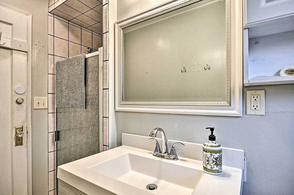 Foto 4 von 25: Downtown Home w/ Patio - Walk to Shops & Dining!