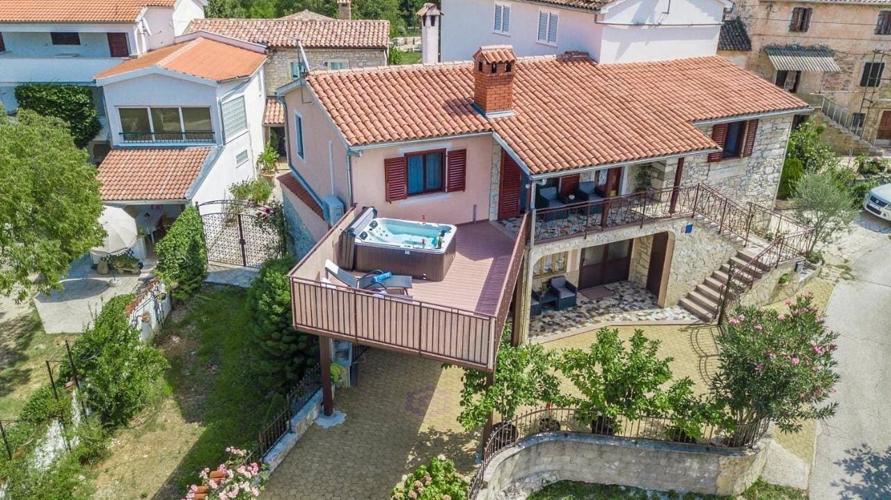 Foto 4 von 72: Villa